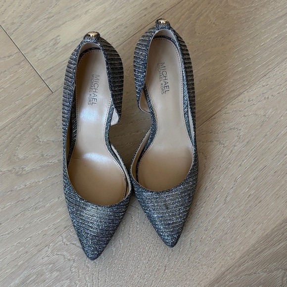 Michael Kors Women's metallic mesh Textured Black and Silver Heels - Picture 6 of 6